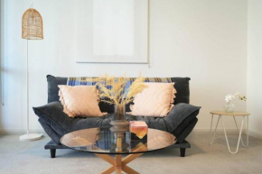Adorable One Bedroom APT in heart of WWP, Sydney